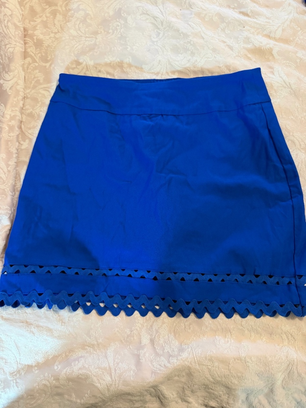 CROWN & IVY SIZE 8 BLUE SKIRT LOT6396